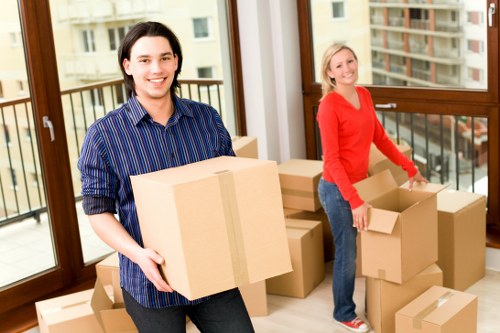 Safe manual handling and secure packing during transport